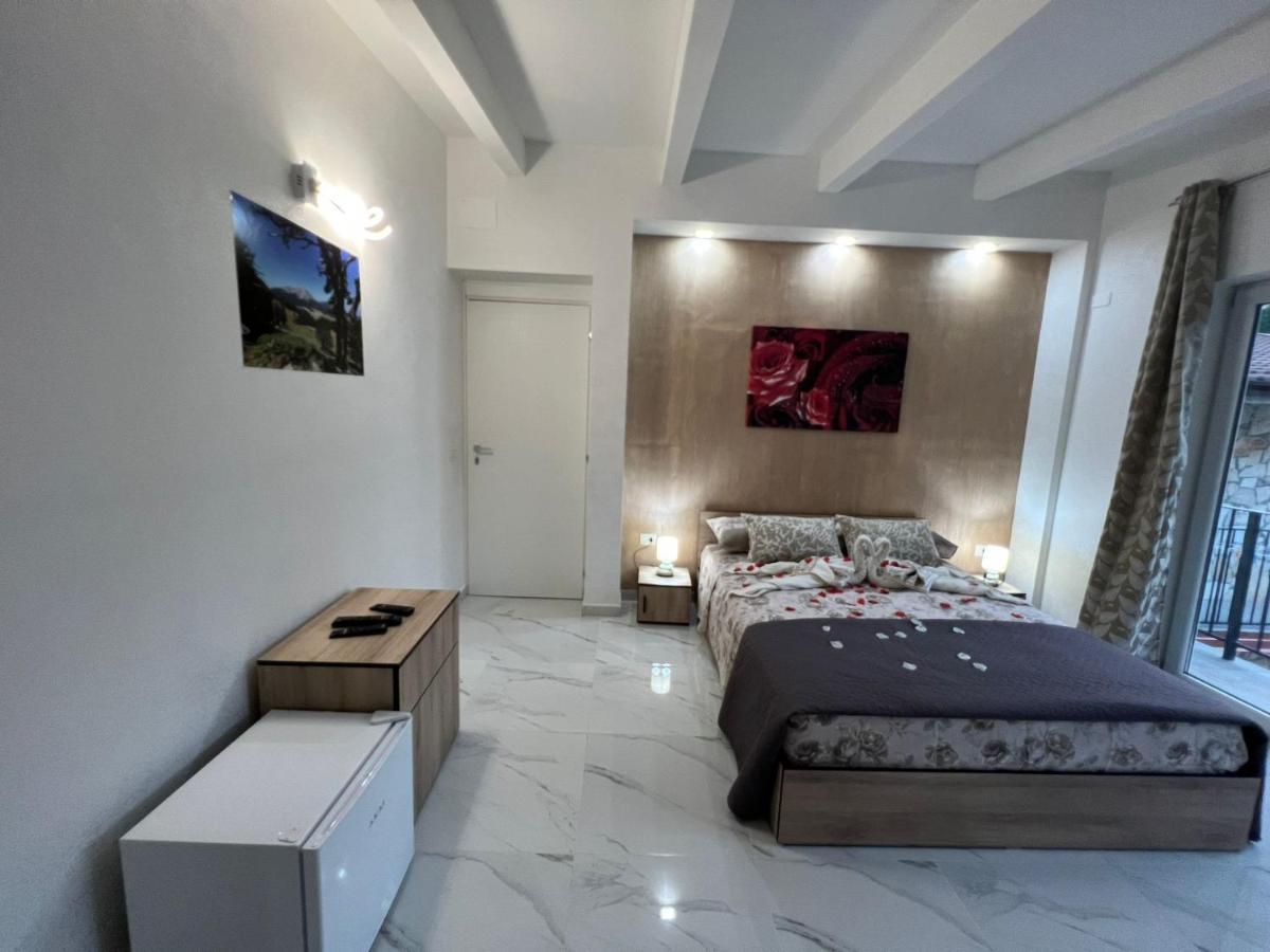 L'Oasi Del Raganello Bed and Breakfast Civita Exteriör bild